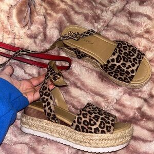 Platform Cheetah print sandals Size 5